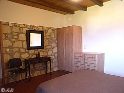 Erstes Schlafzimmer Stein-Villa 4 Mochlos